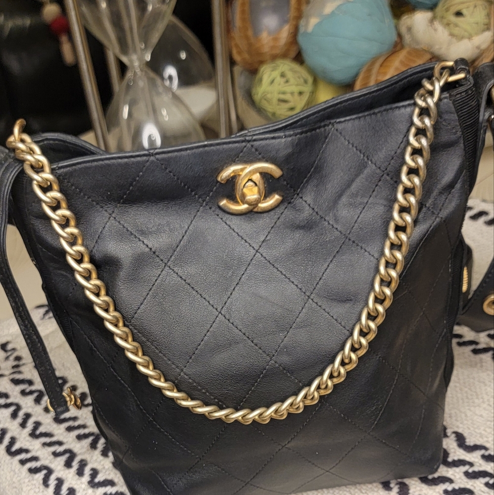 I'm selling my pre-owned authentic channel cross body bag